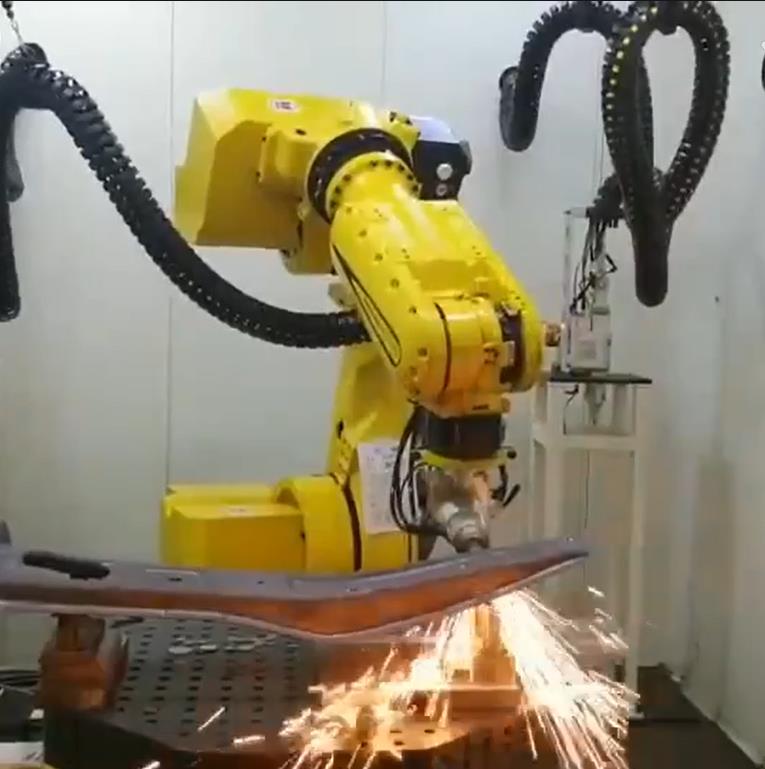 机械手激光切割机